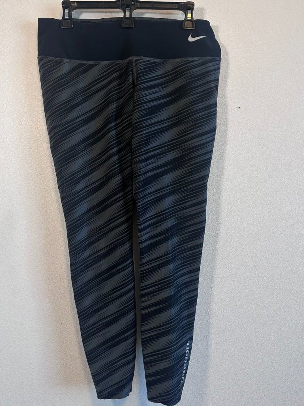 Nike Oregon Dri-Fit black & gray diagonal striped leggings